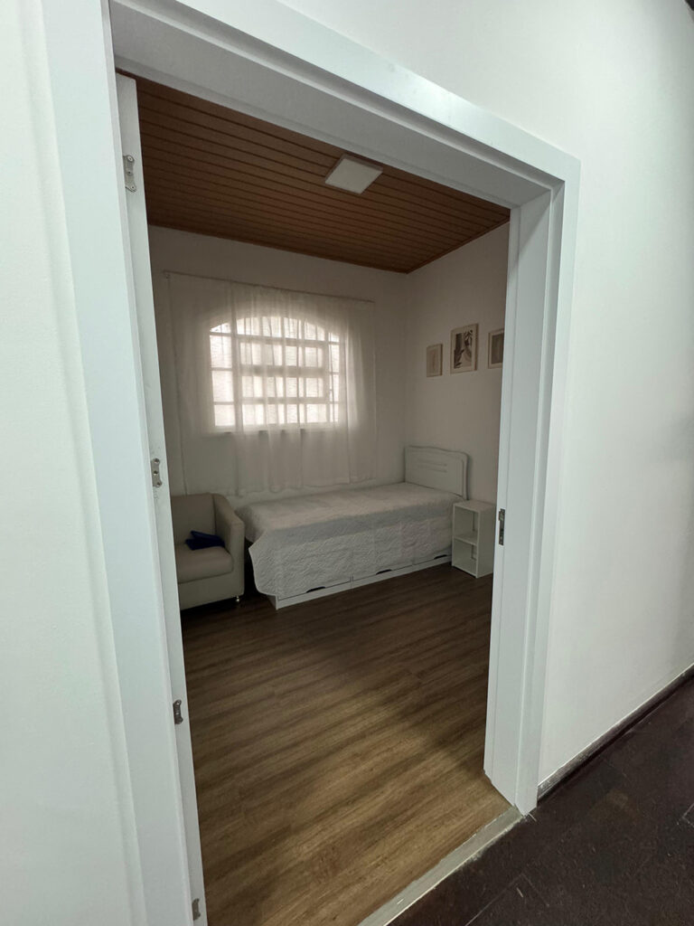 Acomodações confortáveis e aconchegantes para idosos no Residencial La Serenitá - Residencial para Idosos - Curitiba - PR